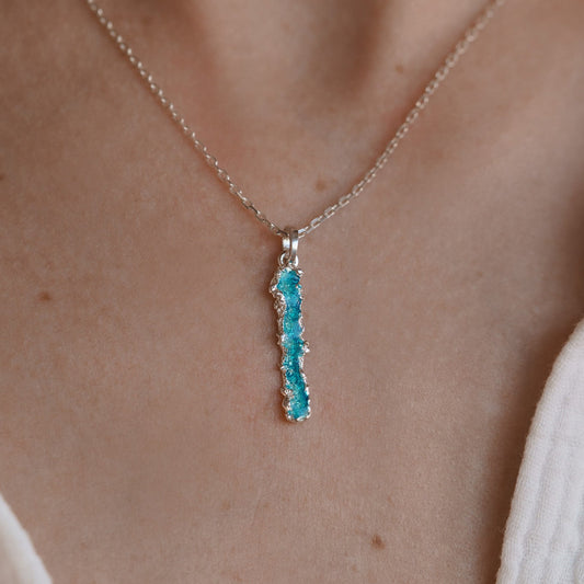 Pendant "Wave" (4x20 mm) emerald