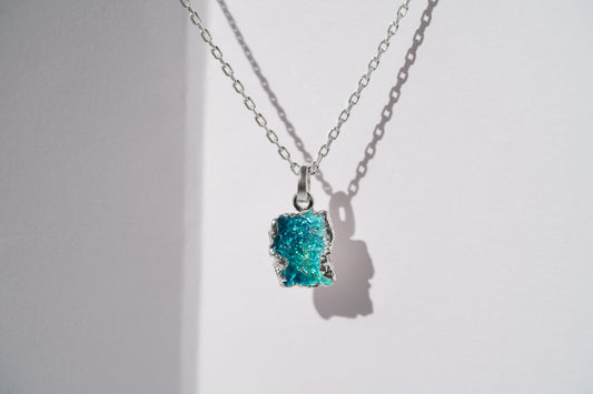 Pendant "Wave" emerald (8х10 mm)