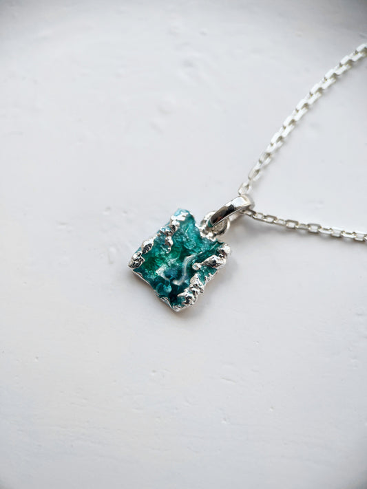 Pendant "Wave" emerald (8х10 mm)