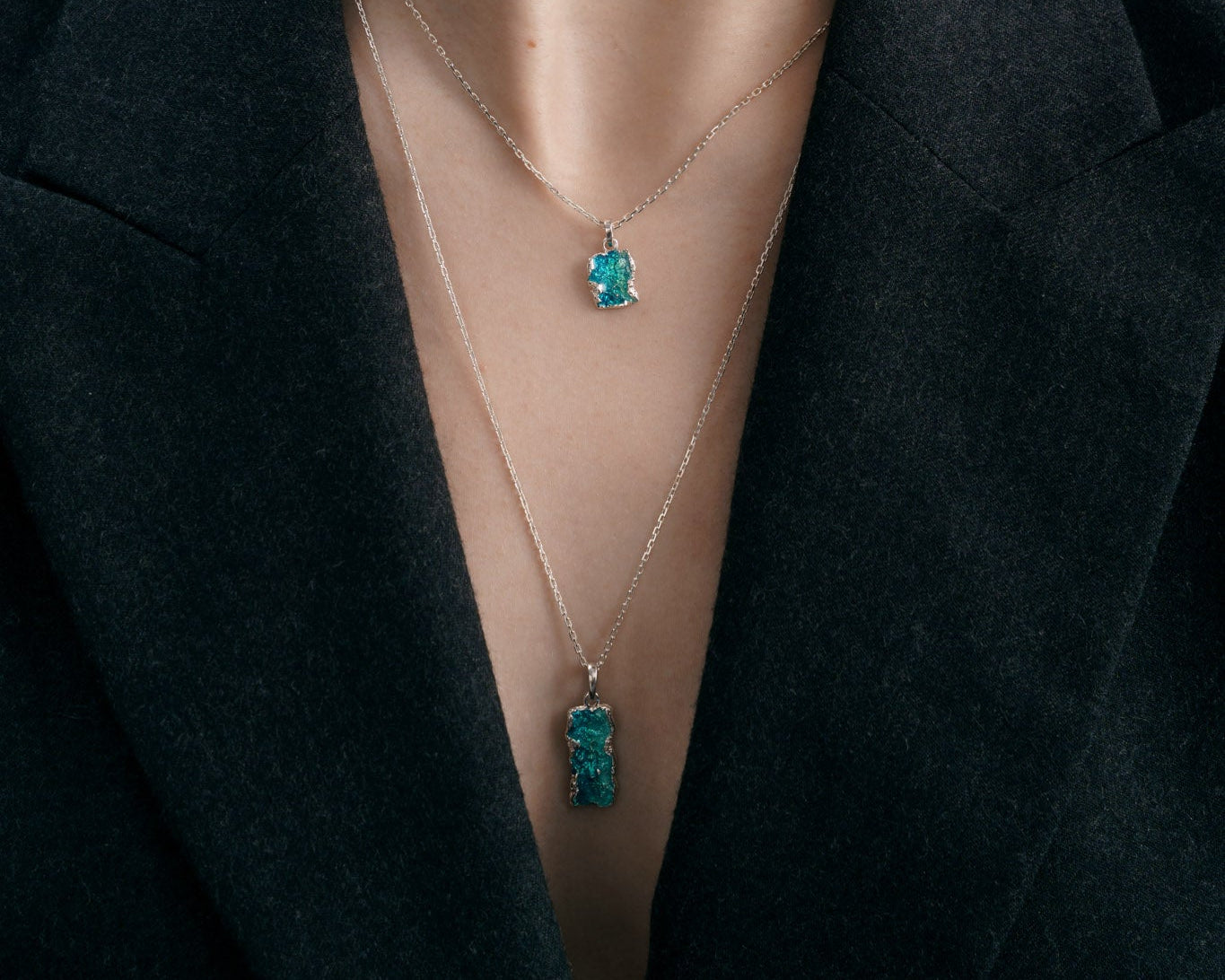 Pendant "Wave" emerald (8х10 mm)