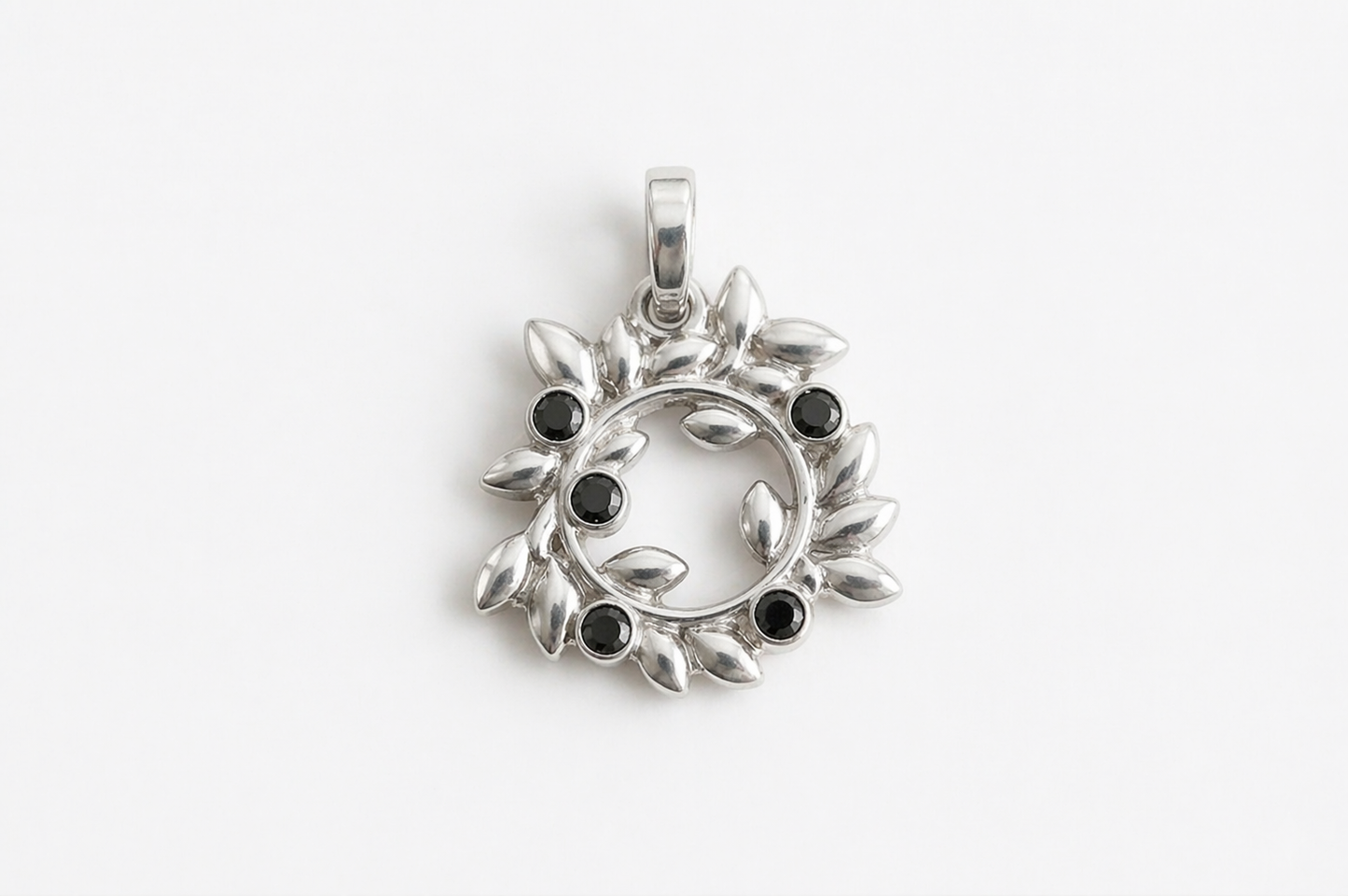 Pendant "Wreath" with gemstones