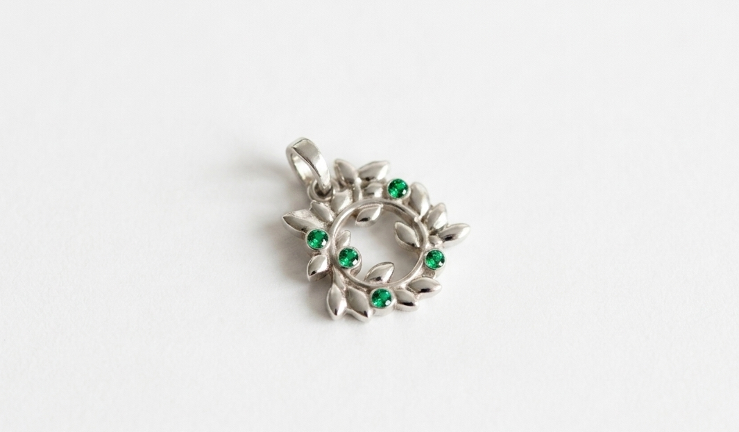 Pendant "Wreath" with gemstones