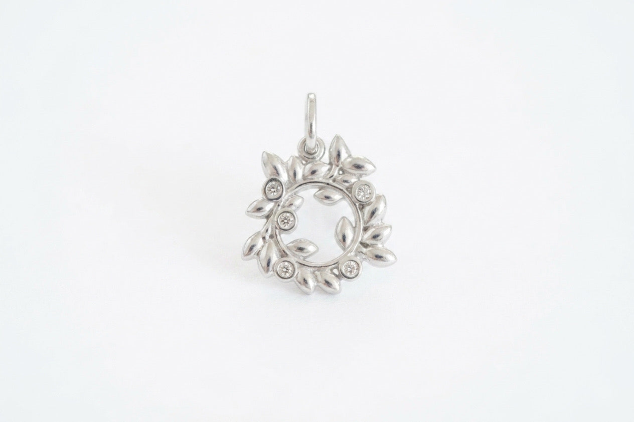 Pendant "Wreath" with gemstones