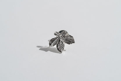 Pin “Chestnut Leaf” (15 mm) light