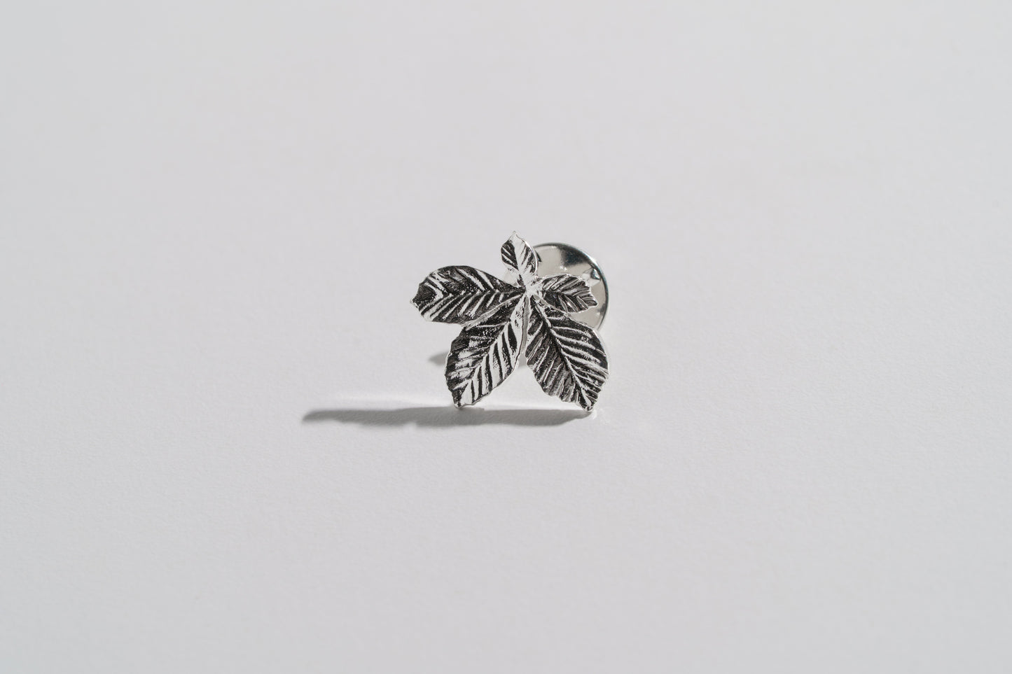 Pin “Chestnut Leaf” (15 mm) light