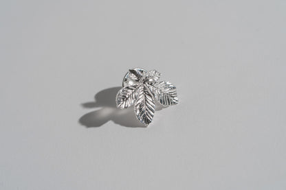 Pin “Chestnut Leaf” (15 mm) light