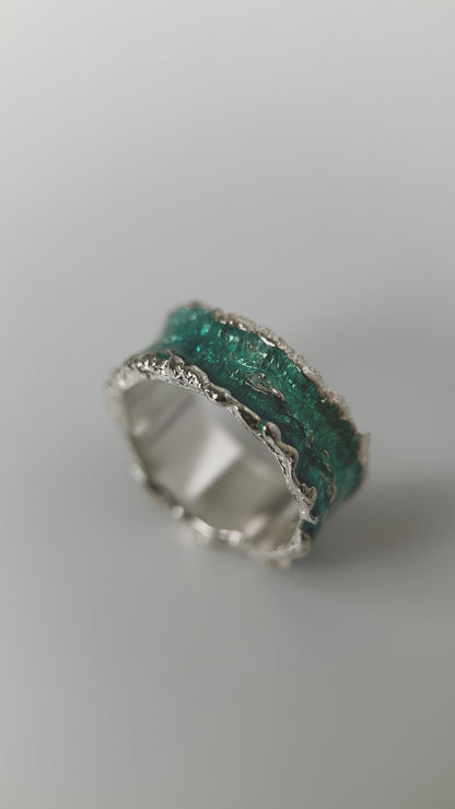 Ring "Wave" emerald (10 mm)