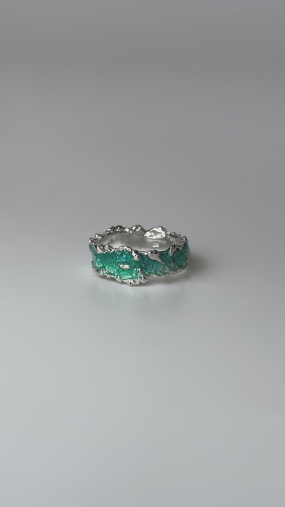 Ring "Wave" emerald (6 mm)