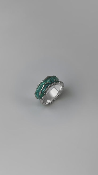 Ring "Wave" emerald (10 mm)