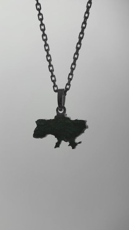Pendant "United" textured with emerald enamel