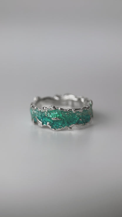 Ring "Wave" emerald (6 mm)