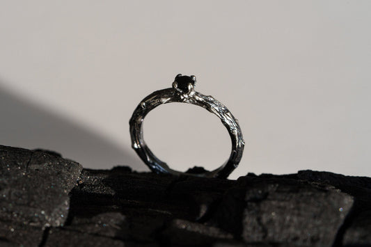 Ring "DARK VINE" with a gem