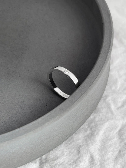 Ring "Glow" (gemstone 2.3 mm)