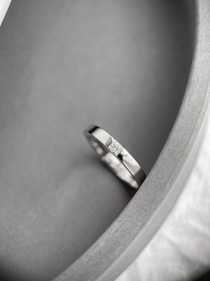 Ring "Glow" (gemstone 2.3 mm)