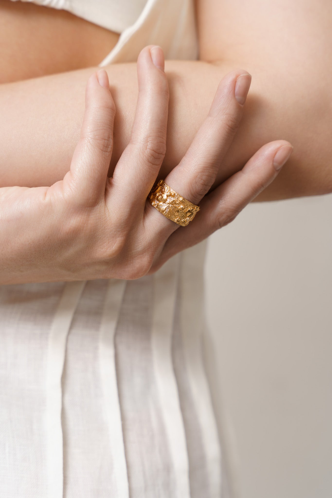 Ring "Chestnuts" light (10 mm)