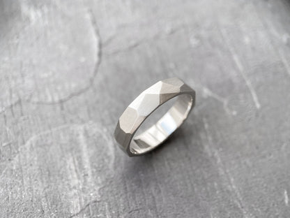 Wedding ring "Large Facets" (4 mm)