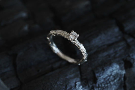 Ring "Light vine" (gemstone 3,5 mm)
