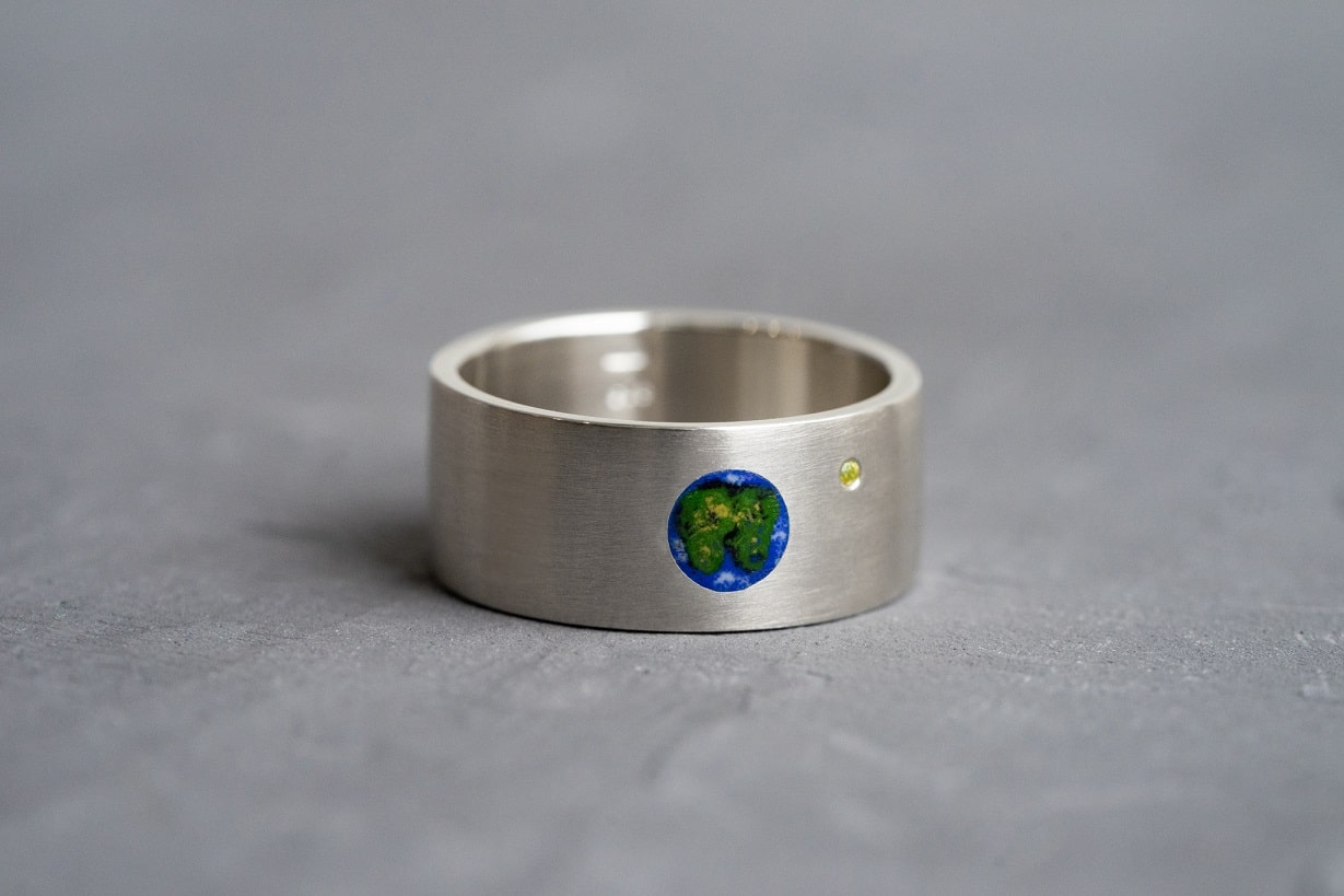 Ring "My planet" with a gem (10 mm)