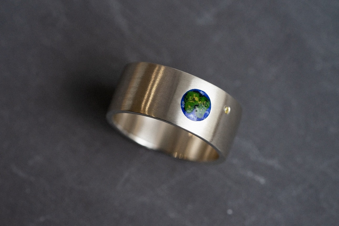 Ring "My planet" with a gem (10 mm)