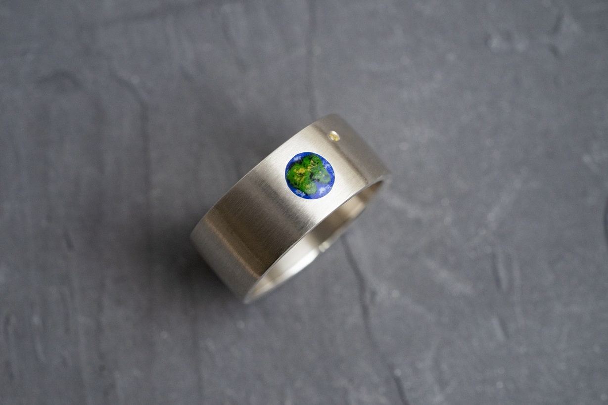 Ring "My planet" with a gem (10 mm)