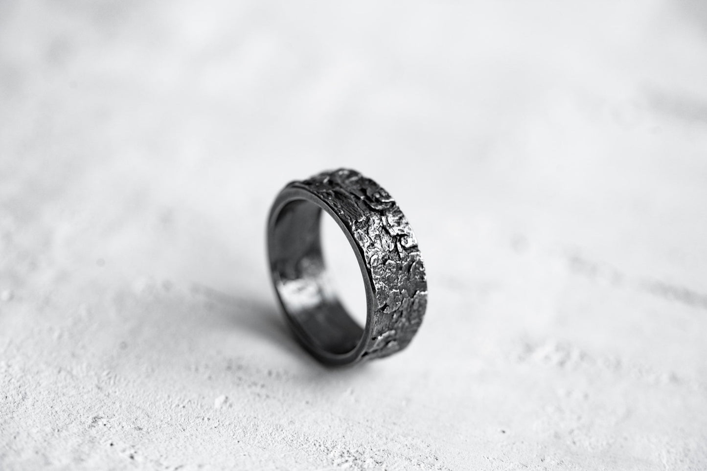 Ring "OAK BARK" blackened (8 mm)