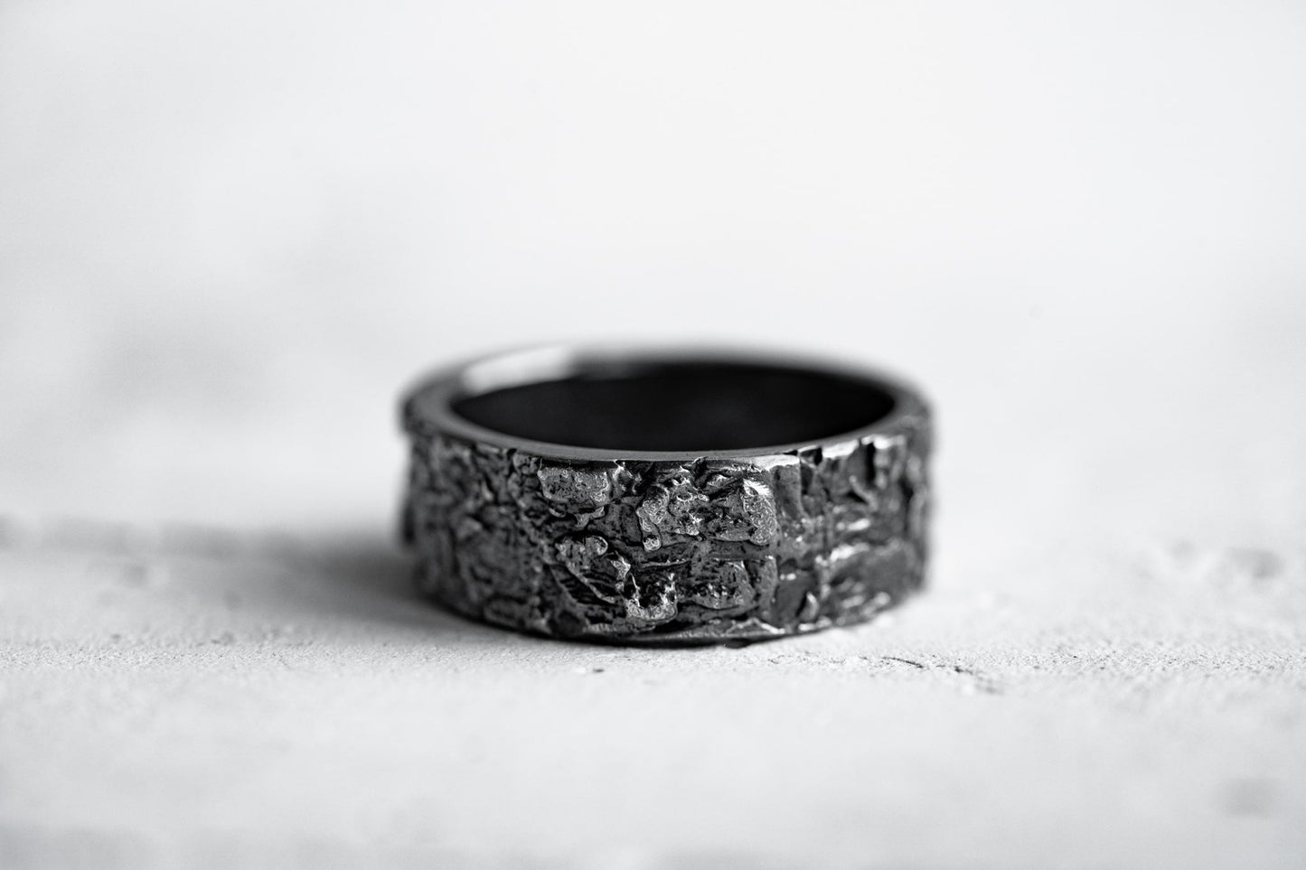 Ring "OAK BARK" blackened (8 mm)