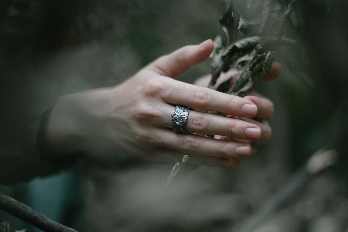 Ring "OAK BARK" blackened (11-16 mm)