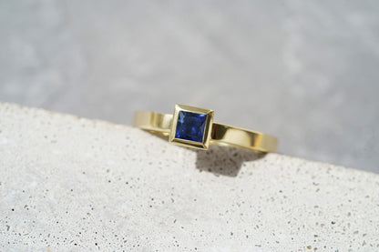 Ring "Principle" (gemstone 4*4 mm)