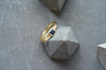 Ring "Principle" (gemstone 4*4 mm)
