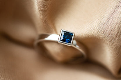 Ring "Principle" (gemstone 4*4 mm)