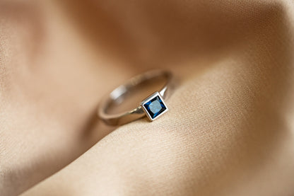 Ring "Principle" (gemstone 4*4 mm)