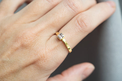 Ring "Principle" (gemstone 4*4 mm)