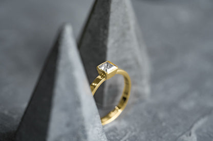 Ring "Principle" (gemstone 4*4 mm)
