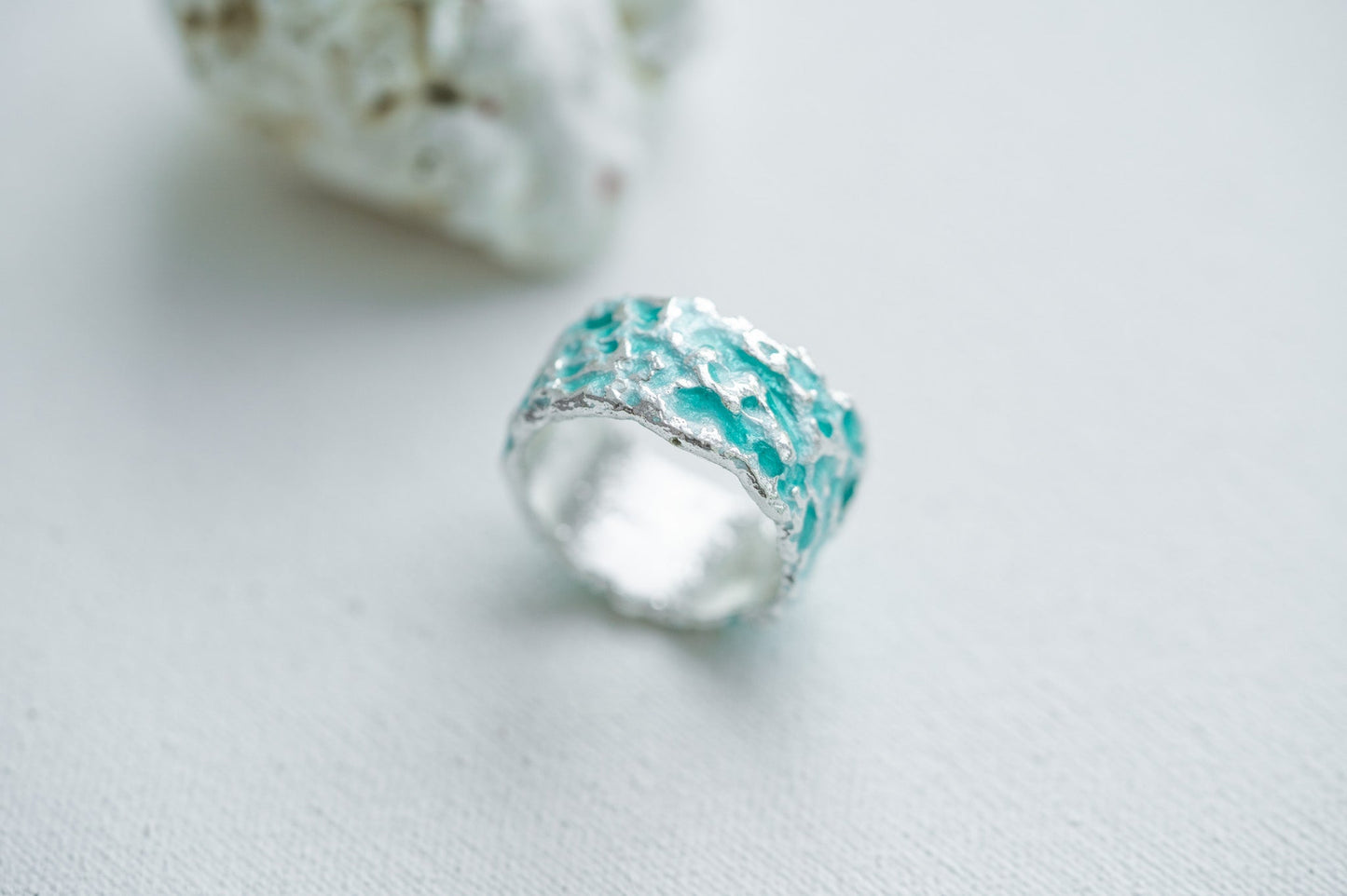 Ring "WATER RIPPLE" emerald light (10 mm)