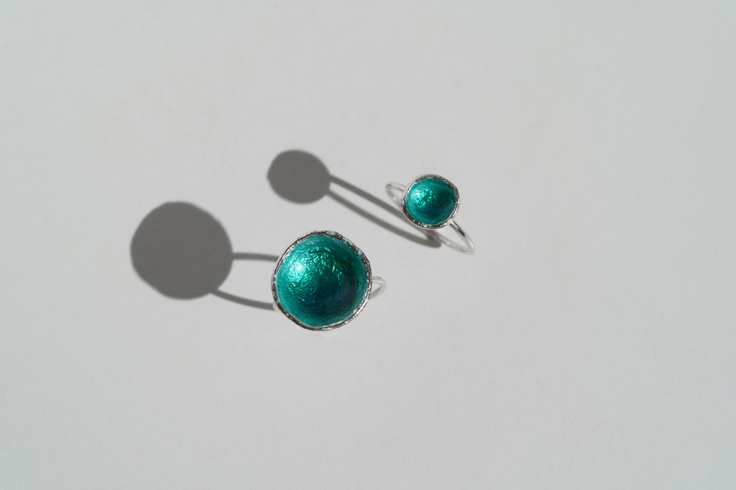 Ring "Sea" emerald (9 mm)