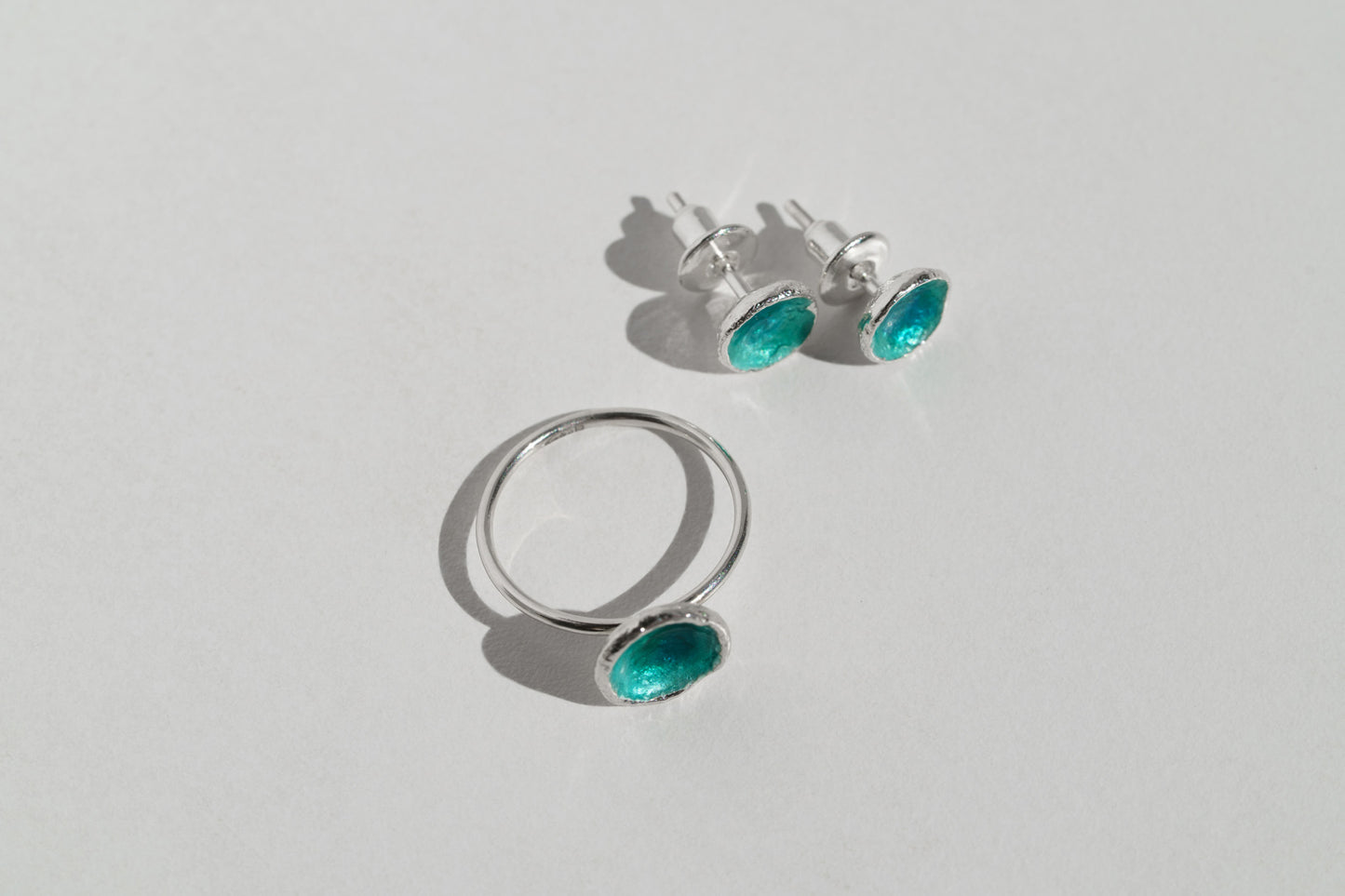 Ring "Sea" emerald (9 mm)