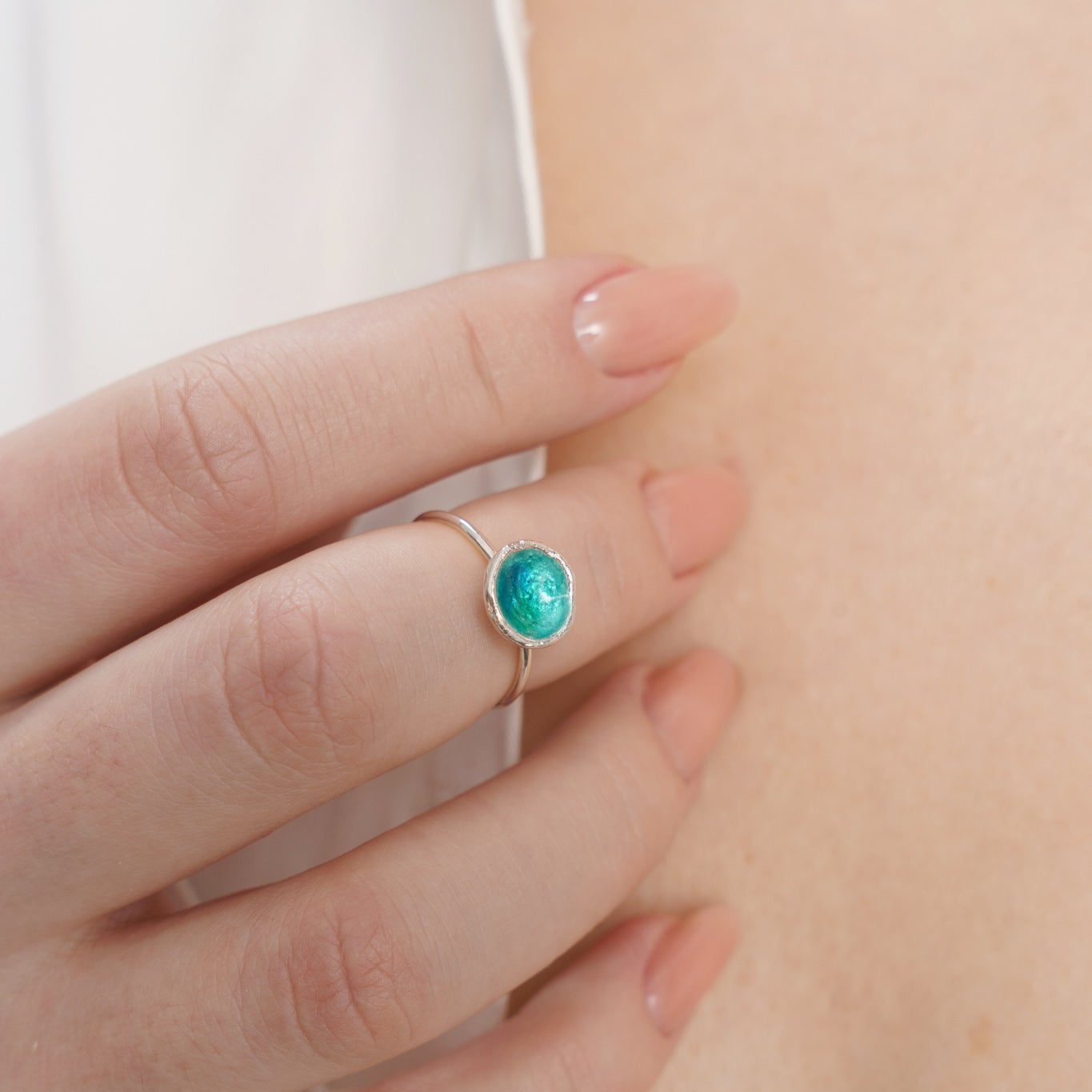 Ring "Sea" emerald (9 mm)