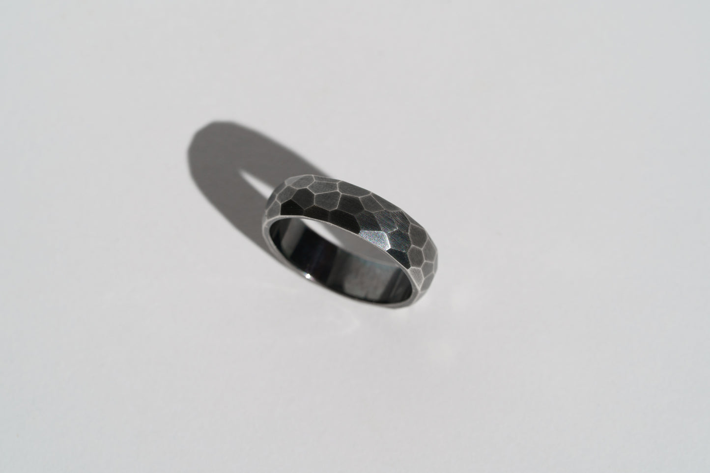 Ring "Small facets" (6 mm) blackened