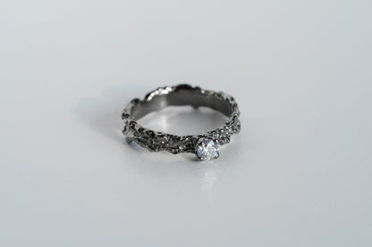 Ring “Reefs” blackened (gemstone 4 mm)