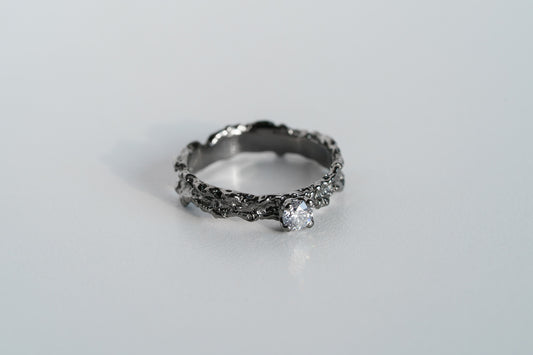 Ring “Reefs” blackened (gemstone 4 mm)