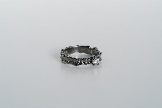 Ring “Reefs” blackened (gemstone 4 mm)