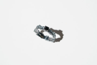 Ring “Reefs” blackened (gemstone 4 mm)