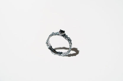 Ring “Reefs” blackened (gemstone 4 mm)