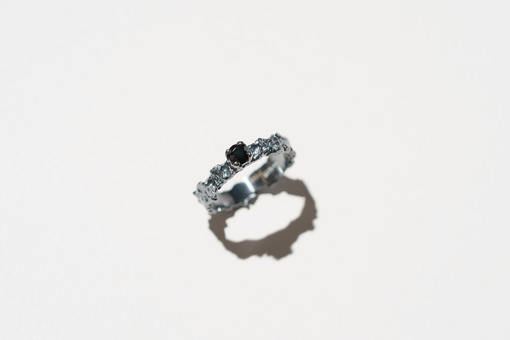 Ring “Reefs” blackened (gemstone 4 mm)