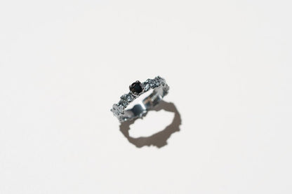 Ring “Reefs” blackened (gemstone 4 mm)