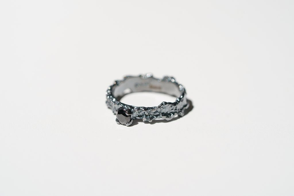 Ring “Reefs” blackened (gemstone 4 mm)