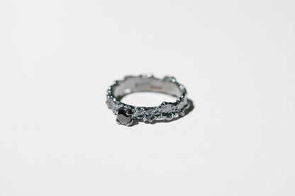 Ring “Reefs” blackened (gemstone 4 mm)