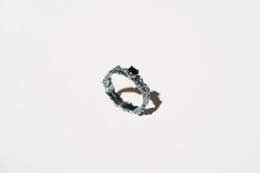 Ring “Reefs” blackened (gemstone 4 mm)
