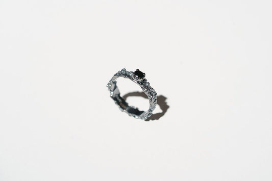 Ring “Reefs” blackened (gemstone 4 mm)