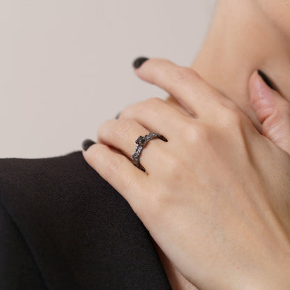 Ring “Reefs” blackened (gemstone 4 mm)